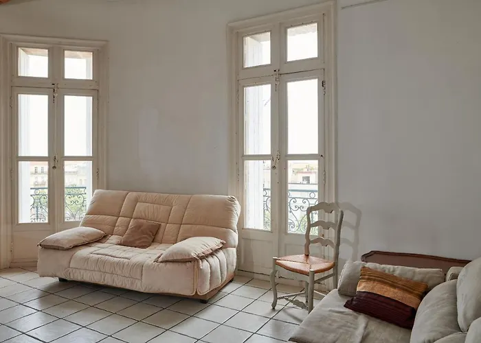 Grand Appartement Au Coeur De Sete