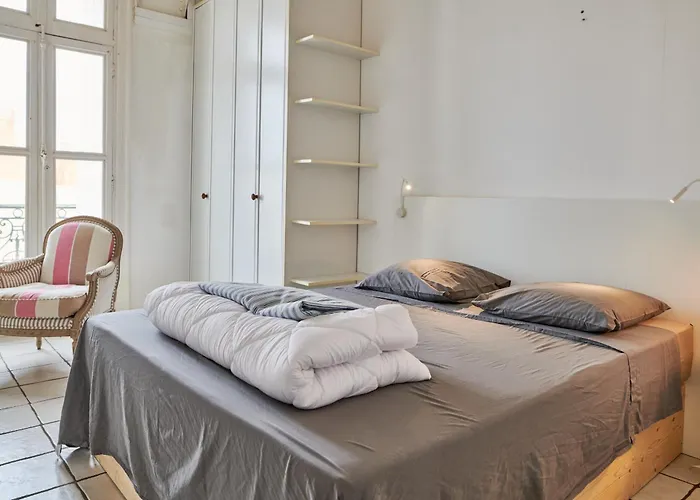Grand Appartement Au Coeur De Sete