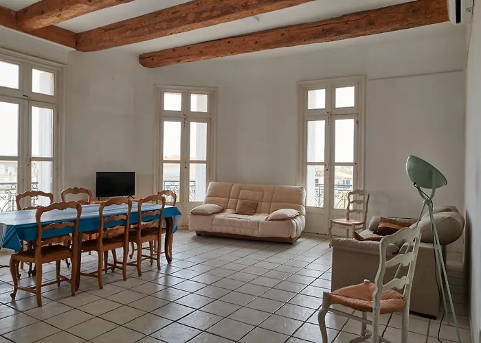 Grand Appartement Au Coeur De Sete
